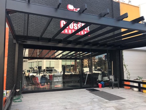 CrossFit Çiğli, Kauçuk Yer Kaplamaları ve Laminat Parke Uygulamaları için Krom Yapı'yı Tercih Etti