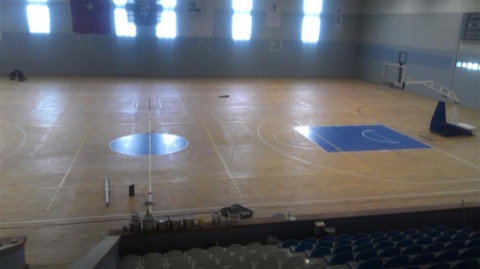 Dokuz Eylül Üniversitesi Kapalı Spor Salonu Zeminleri; Silim, Saha Çizgilerinin Yenilenmesi ve Cila İşlemleri ile Komple Yenilendi