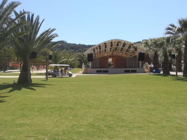 Kuşadası Aqua Fantasy Oteli Sahne Zemini İmalatı