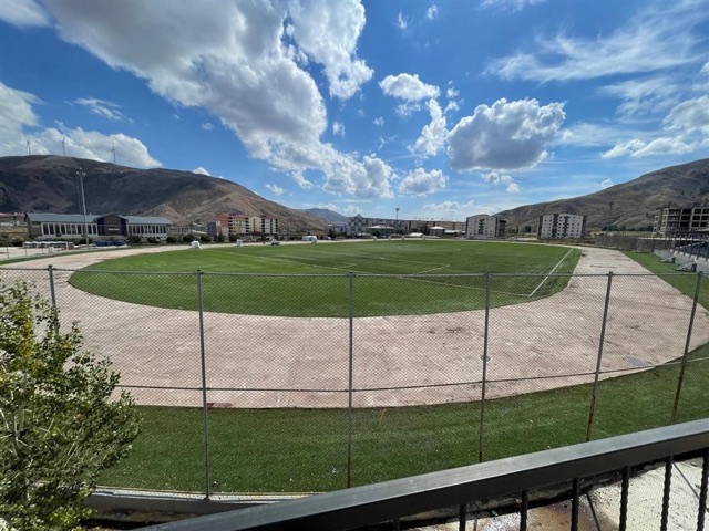 Bitlis Eren Üniversitesi Atletizm Pisti Dökme EPDM Kauçuk Zemin Kaplama Uygulamaları Başladı
