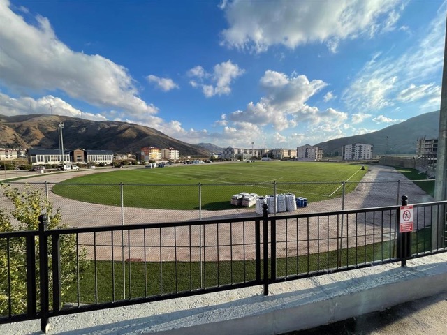 Bitlis Eren Ünv.Atletizm Pisti 8 + 5 mm Dökme Kauçuk Zemin Kaplama Uygulamaları 05