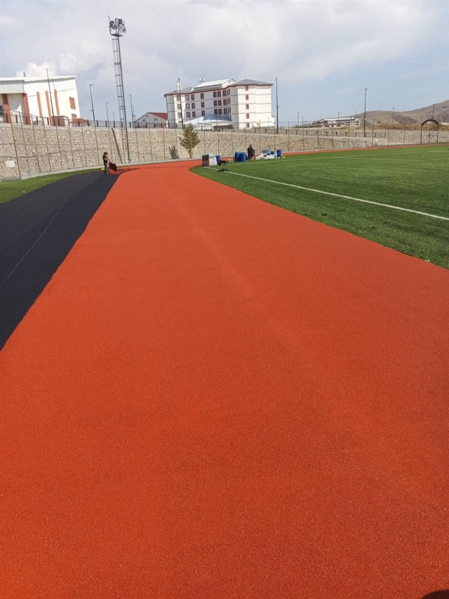 Bitlis Eren Ünv.Atletizm Pisti 8 + 5 mm Dökme Kauçuk Zemin Kaplama Uygulamaları 07