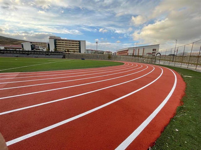 Bitlis Eren Ünv.Atletizm Pisti 8 + 5 mm Dökme Kauçuk Zemin Kaplama Uygulamaları 10