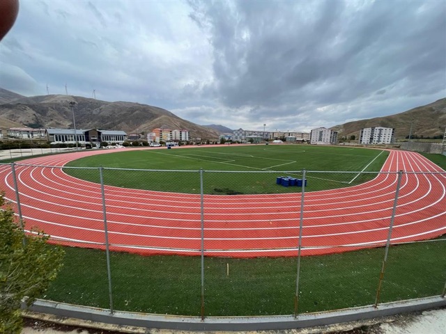 Bitlis Eren Ünv.Atletizm Pisti 8 + 5 mm Dökme Kauçuk Zemin Kaplama Uygulamaları 17
