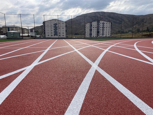 Bitlis Eren Ünv.Atletizm Pisti 8 + 5 mm Dökme Kauçuk Zemin Kaplama Uygulamaları 18
