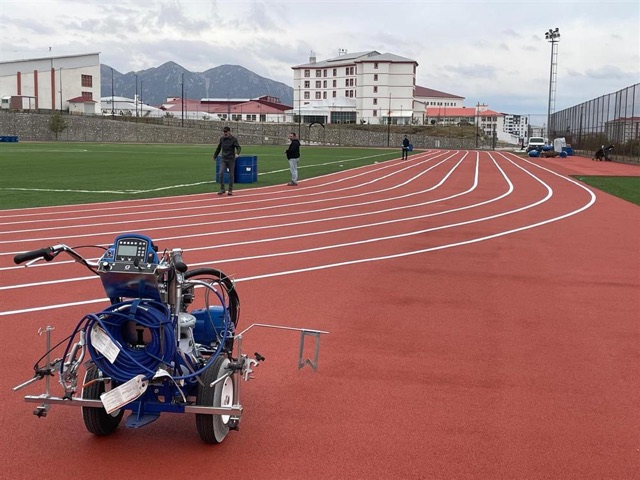 Bitlis Eren Ünv.Atletizm Pisti 8 + 5 mm Dökme Kauçuk Zemin Kaplama Uygulamaları 20