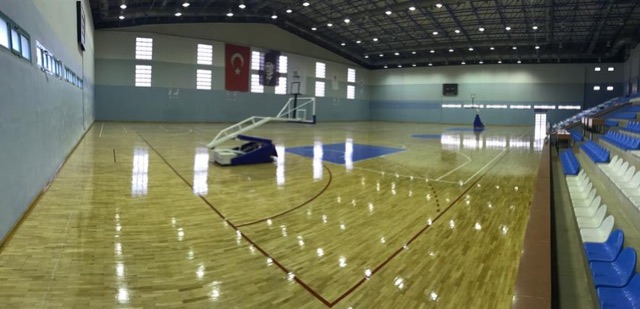 Ahşap Basketbol Zeminlerinde Cila Silim Yenileme