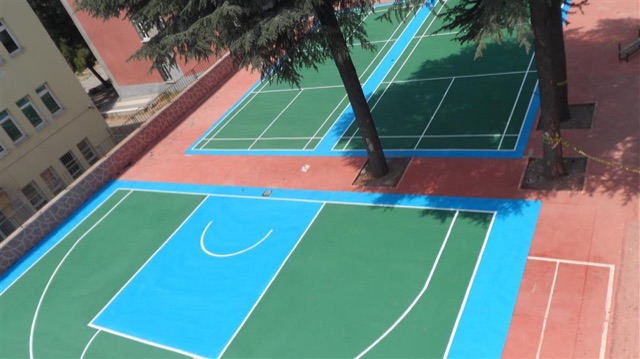 Dursunbey de Basketbol ve badminton saha zemini yapımı