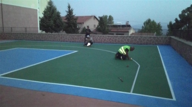 Dursunbey'de Basketbol ve Badminton Saha Zemini Yapımı