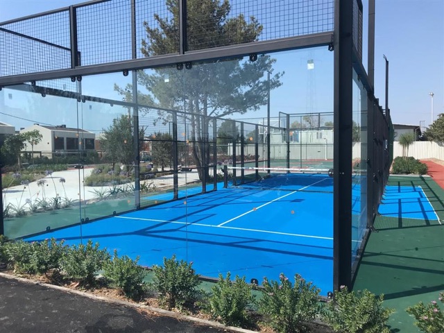 Folkart Terra Projesi Çeşme'de Kauçuk Yürüyüş Yolu, Basketbol Sahası Çevre Çiti ve Padel Kortu