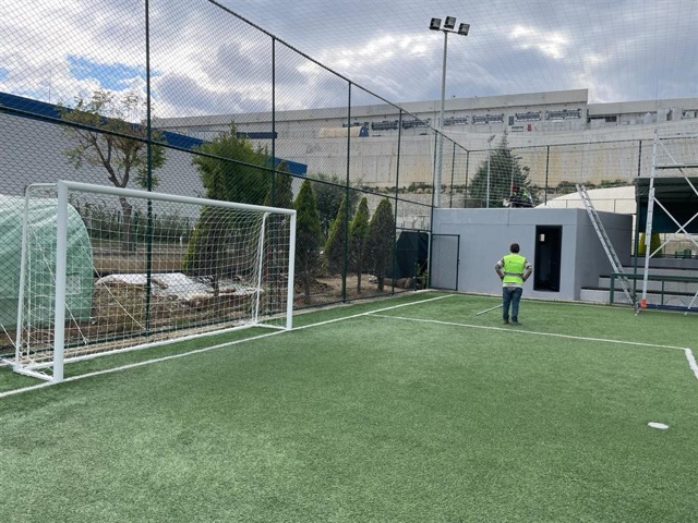 Kaynaksız Halı Saha Tenis Kortu Çevre Çit Uygulama