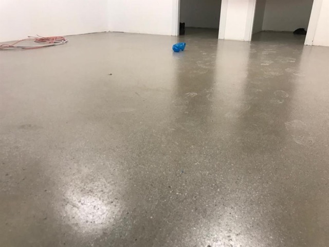 Ham Beton Görünümü İçin Akrilik Cila Kaplama İşlemi