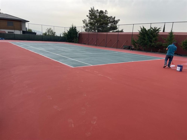 Güven Erbek Villaları Akrilik Tenis Kortu Zemini Çevre Çiti Ve Tenis Direk Montajı