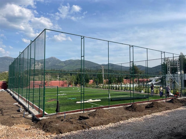 Nif Erbek Villaları Modüler Klempli Halı Saha Çevre Çit İmalatı