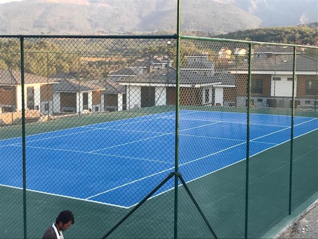 Nif Court Villaları Tenis Kortu Zemin ve Çevre Çit Sistemleri Tamamlandı