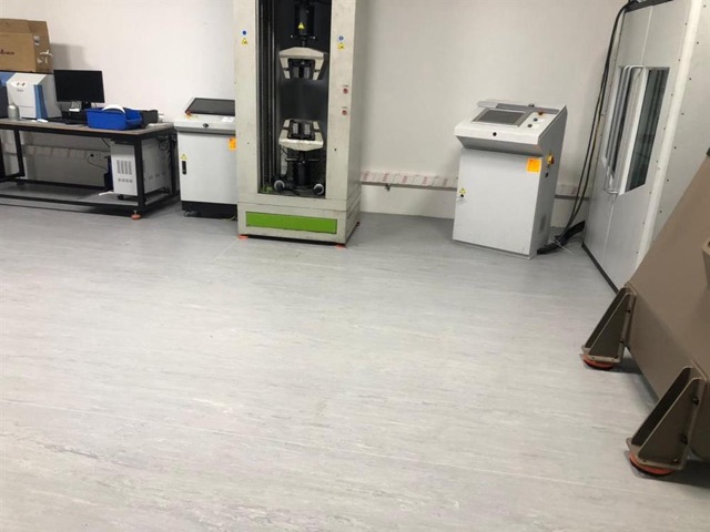Stal Gürmak Fabrikasında PVC Zemin Kaplama ve Bolta Süpürgelik İmalatı