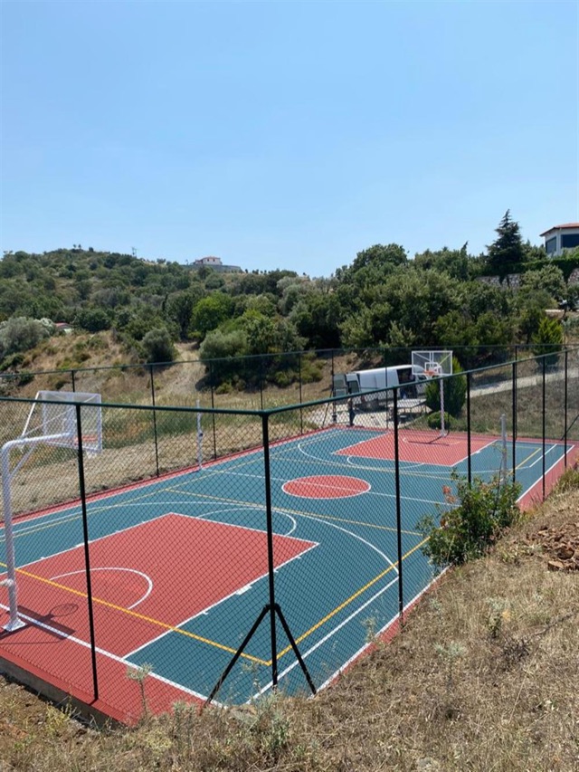 Yakınca Evleri Akrilik Basketbol Saha Zemini Volybol Saha zemini Pota Ve Voleybol Direk Montajı 2